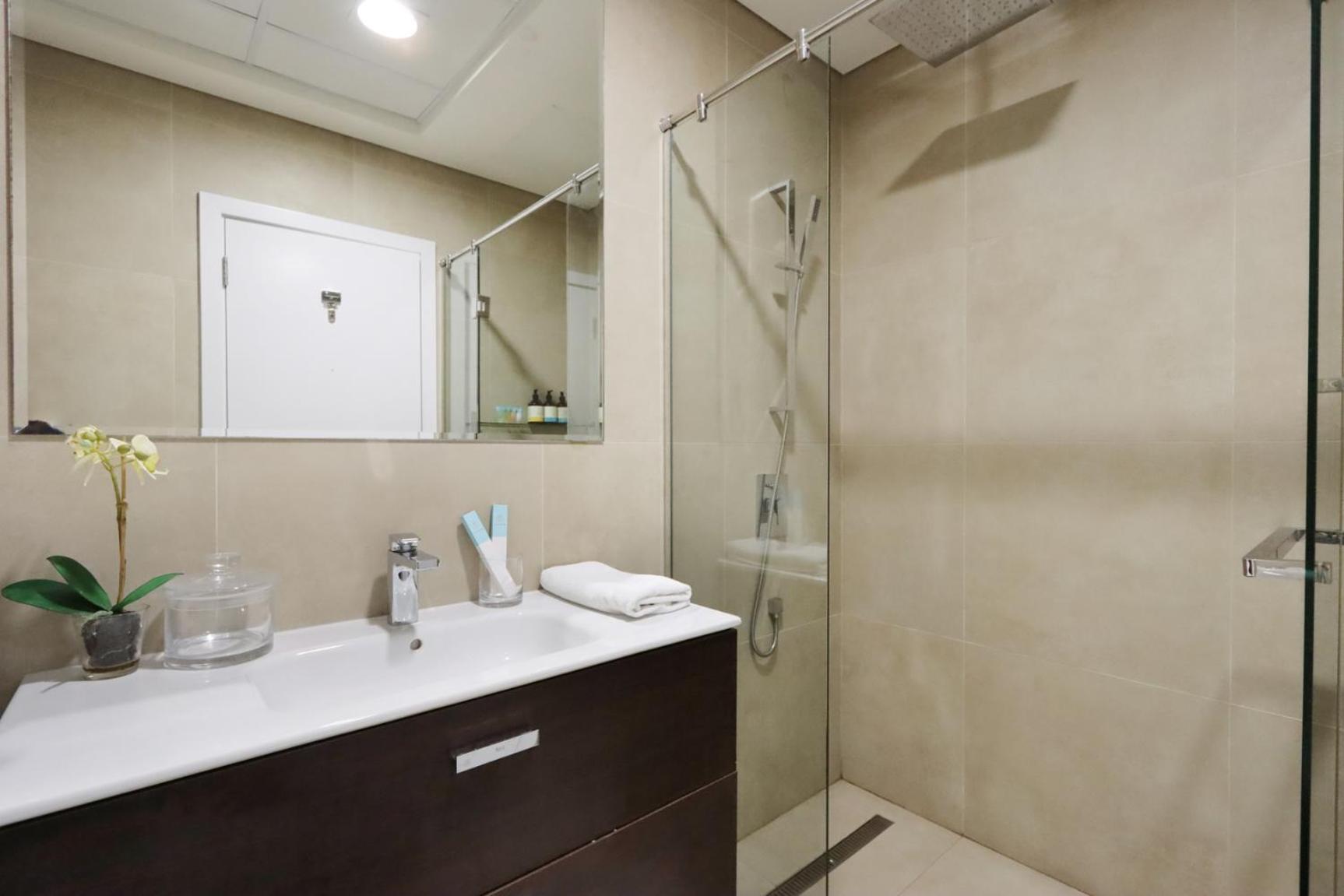 2br In Marina Walk To Dining & Nightlife Apartment *