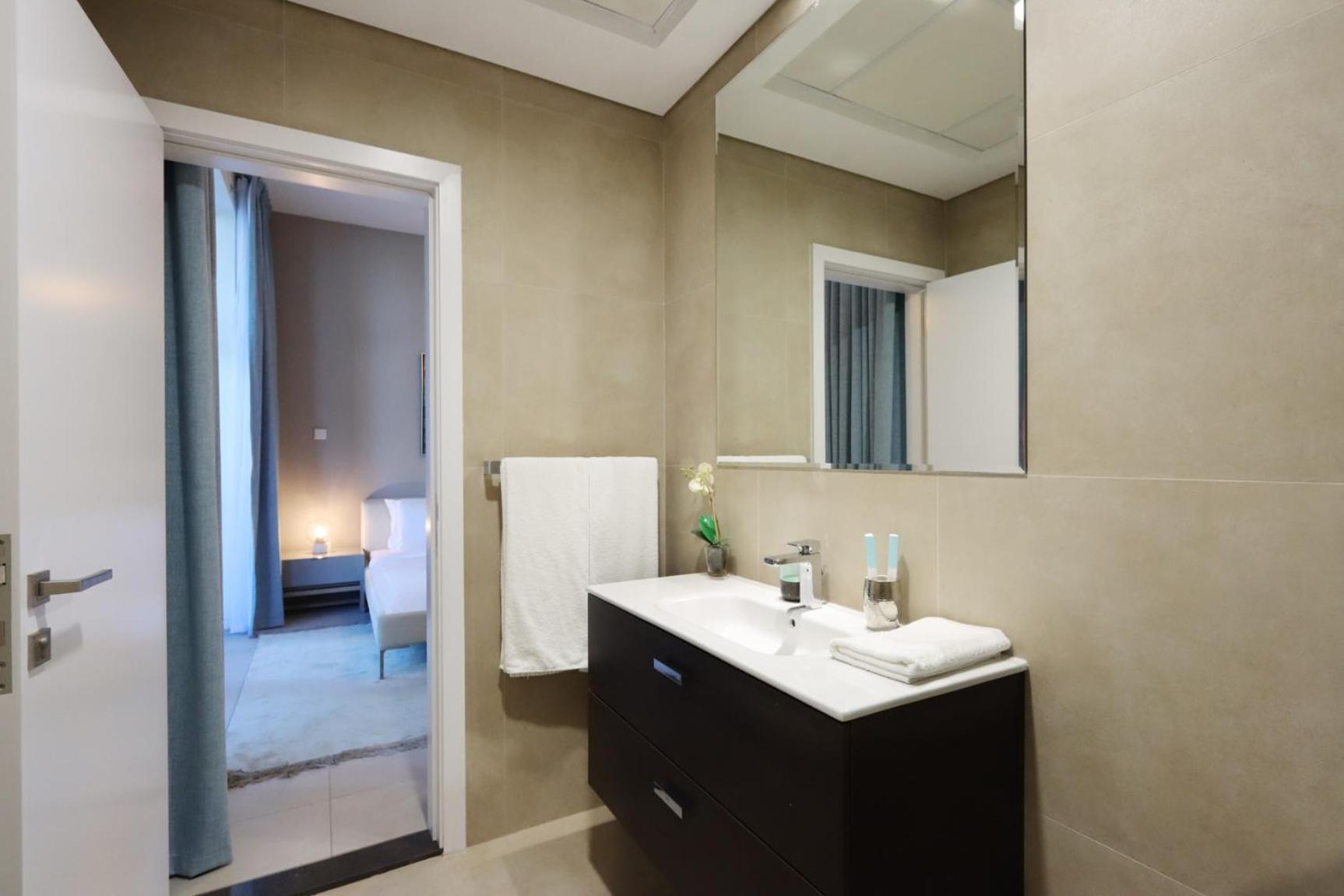 Apartment 2br In Marina Walk To Dining & Nightlife *