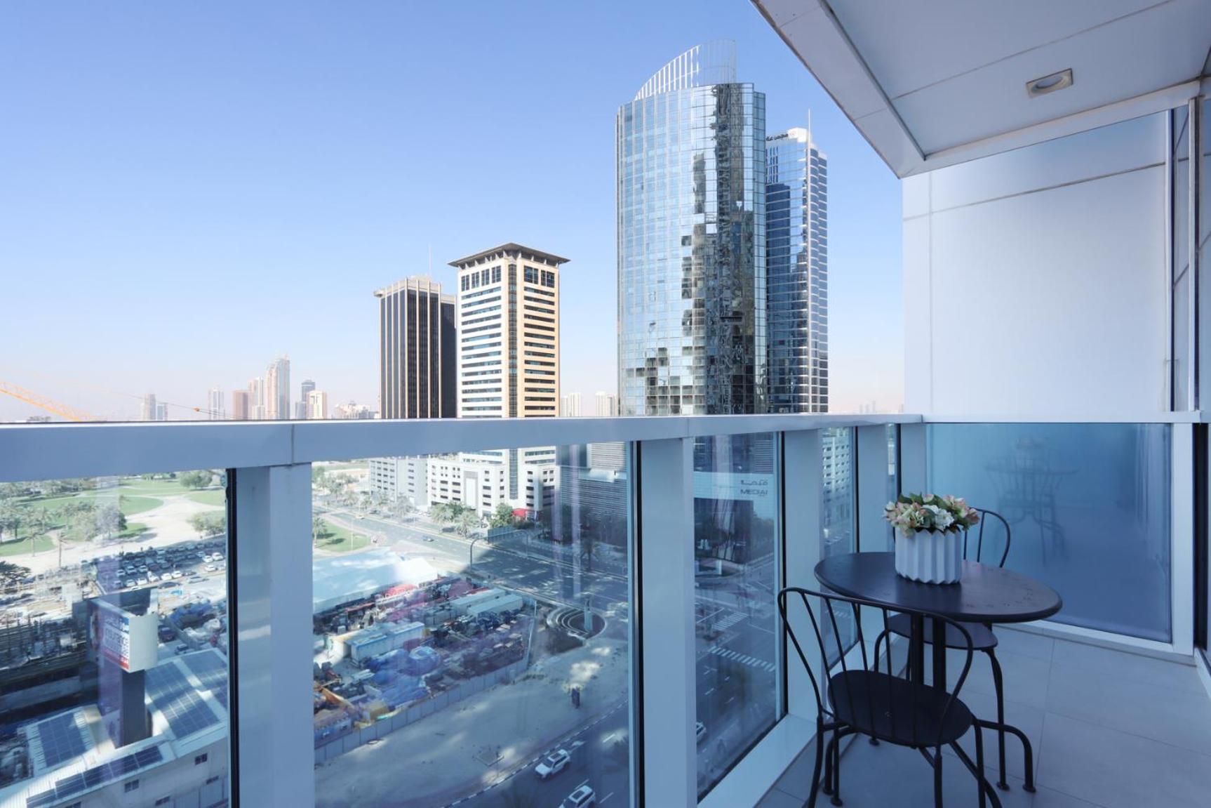 2br In Marina Walk To Dining & Nightlife Apartment